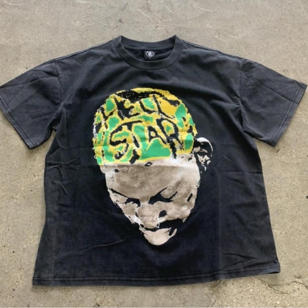 Hell Star
Graphic Black T-Shirt with Bold Design